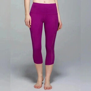 Lululemon Hot To Street Crop  Size 6 Regal Plum